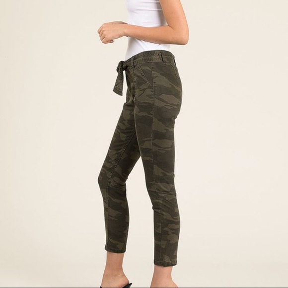 LAST SALE‼️ Camo Skinny Jean - Picture 2 of 4